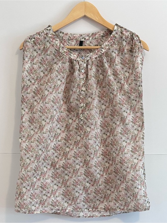 United Colors Of Benetton Tops - United Colors of Benetton Floral Sleeveless Blouse Button Cottagecore Medium